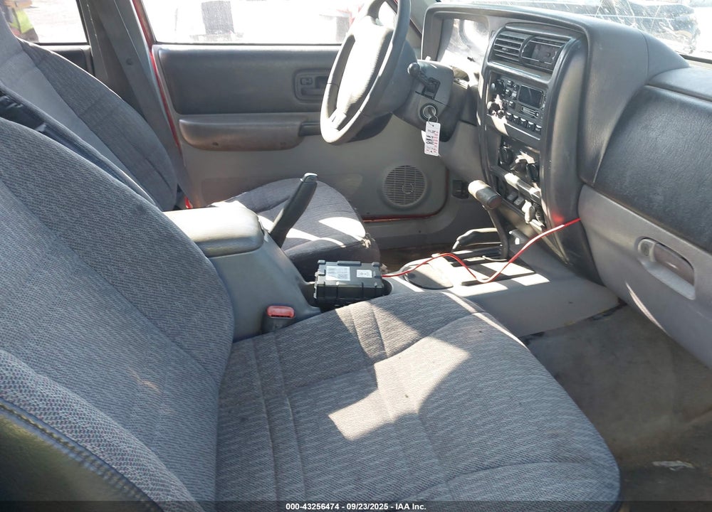 1998 JEEP CHEROKEE CLASSIC/SPORT VIN: 1J4FJ68S4WL252870