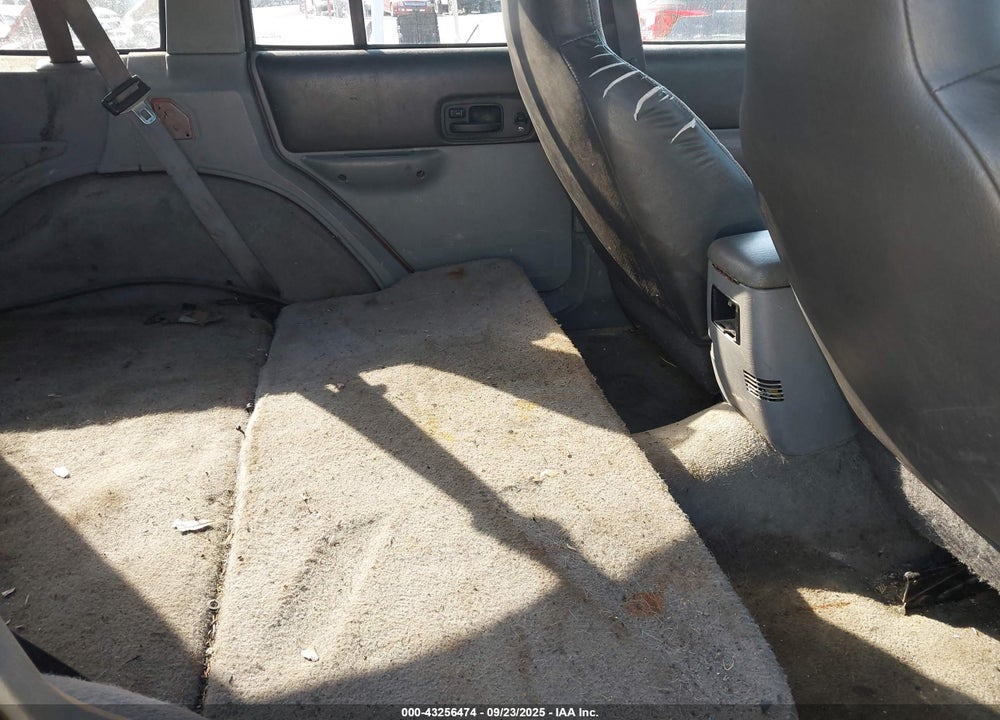 1998 JEEP CHEROKEE CLASSIC/SPORT VIN: 1J4FJ68S4WL252870