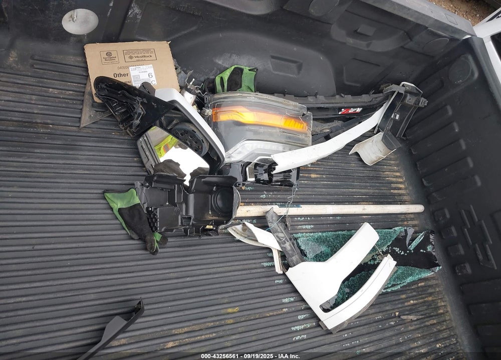 2018 CHEVROLET SILVERADO 1500 2LT VIN: 3GCUKRECXJG240057