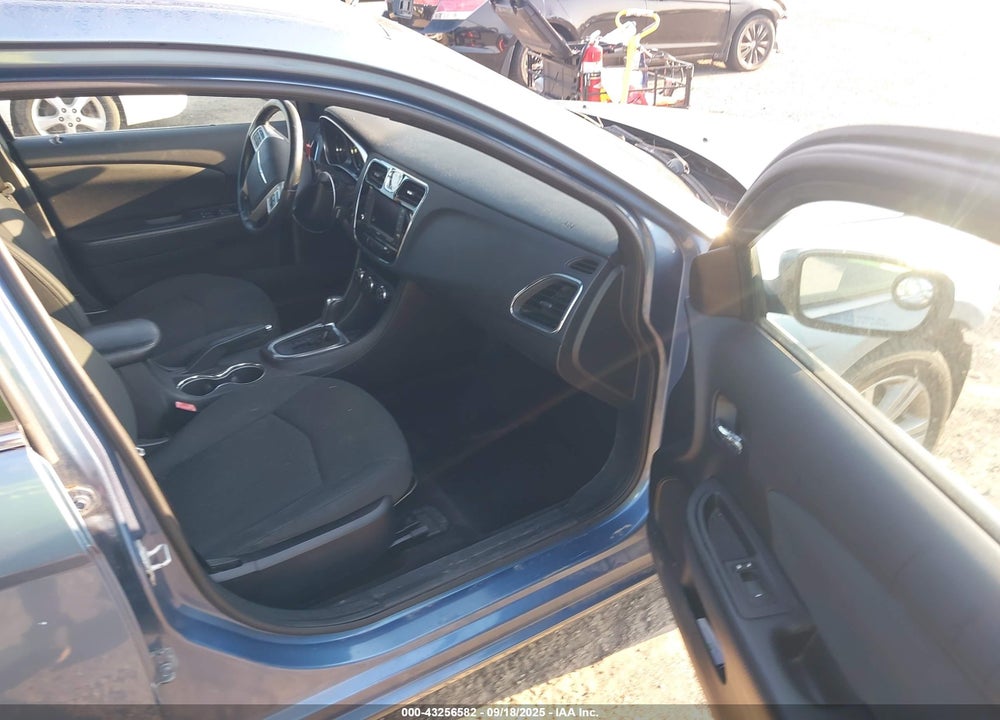 2011 CHRYSLER 200 VIN: 1C3BC1FB1BN576740