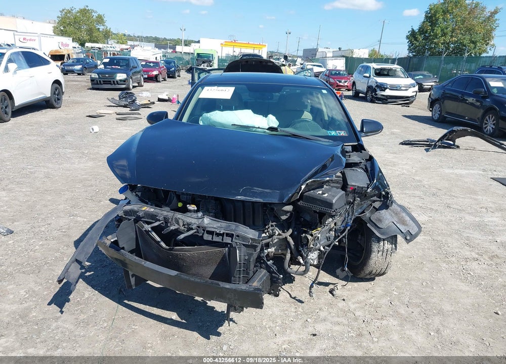 2018 HYUNDAI ELANTRA VIN: 5NPD84LF4JH310464