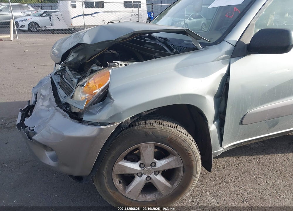 2005 TOYOTA RAV4 VIN: JTEHD20V056046555