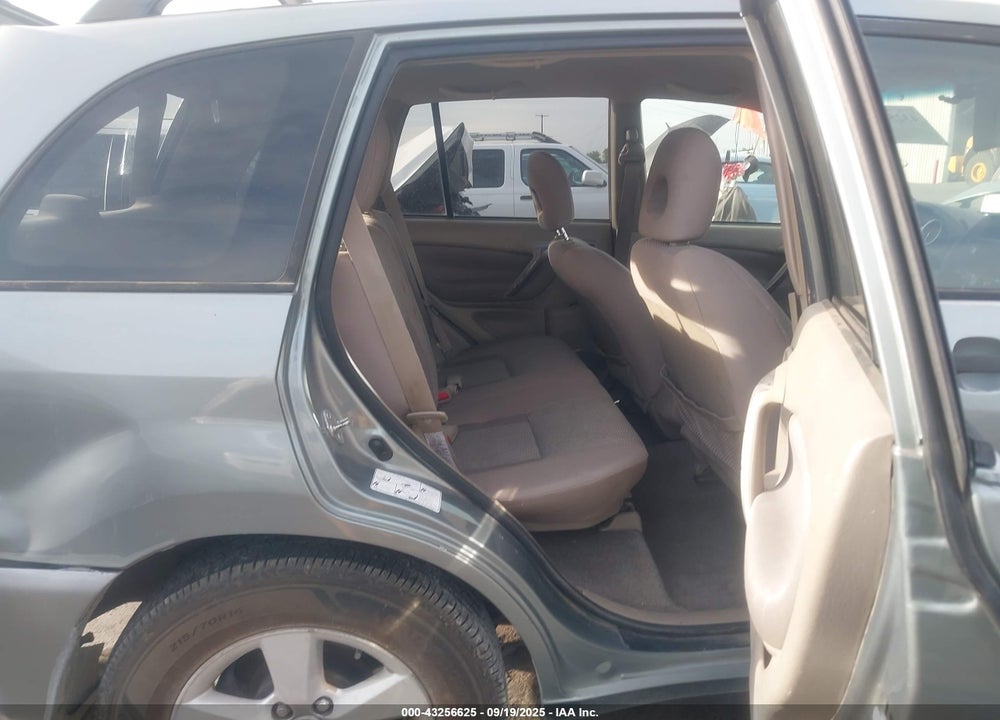 2005 TOYOTA RAV4 VIN: JTEHD20V056046555