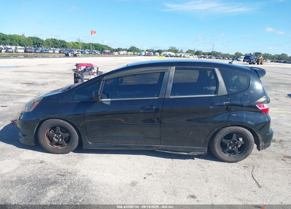 2012 HONDA FIT VIN: JHMGE8H5XCC041977