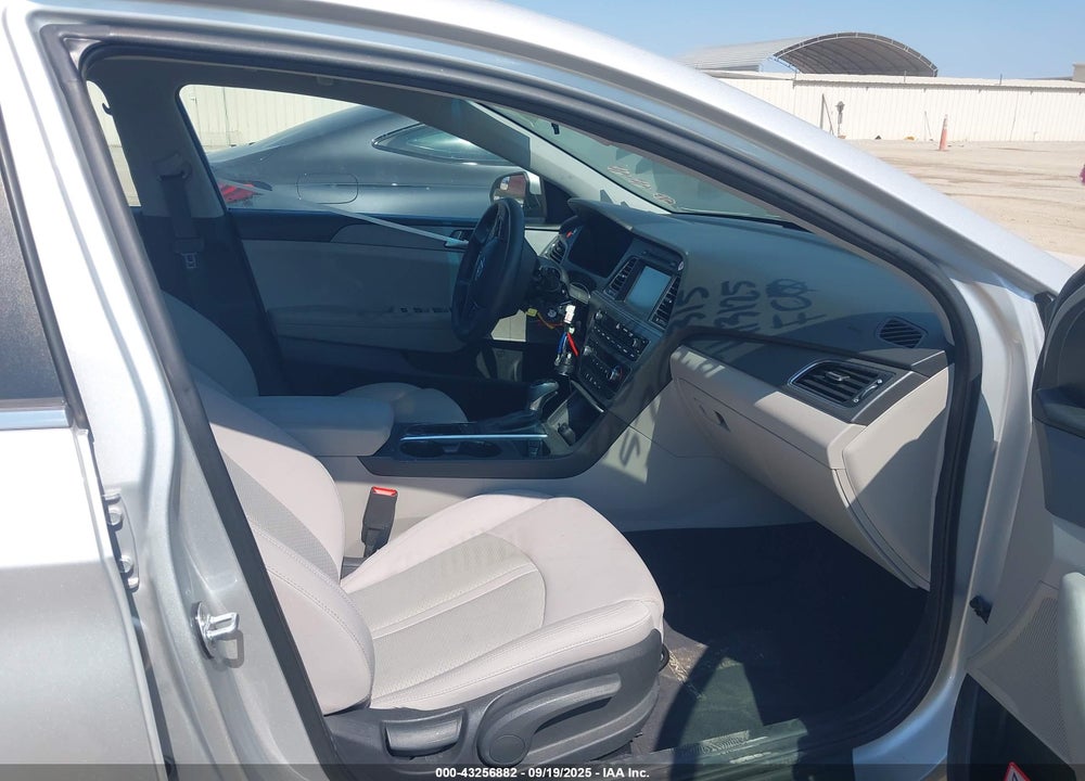 2017 HYUNDAI SONATA SE VIN: 5NPE24AF0HH570315
