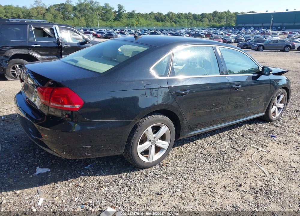 2013 VOLKSWAGEN PASSAT VIN: 1VWBP7A30DC015332