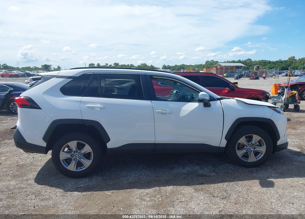 2022 TOYOTA RAV4 XLE VIN: 2T3W1RFV6NC205082