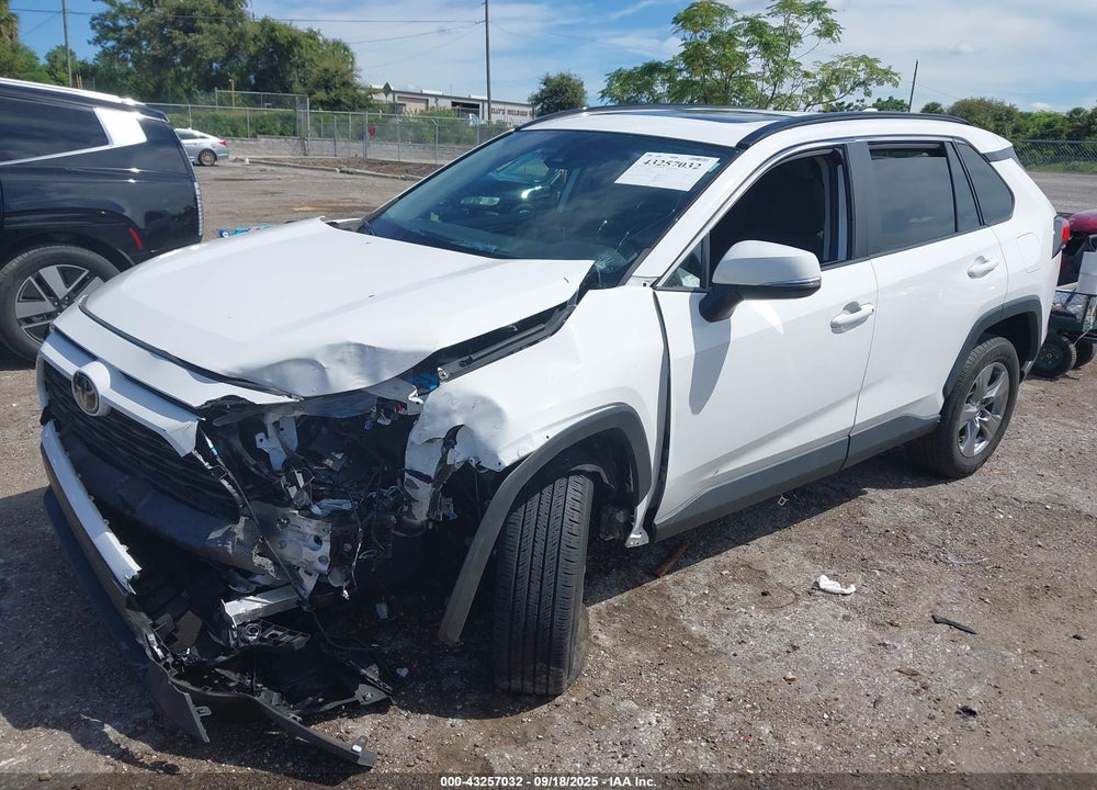 2022 TOYOTA RAV4 XLE VIN: 2T3W1RFV6NC205082