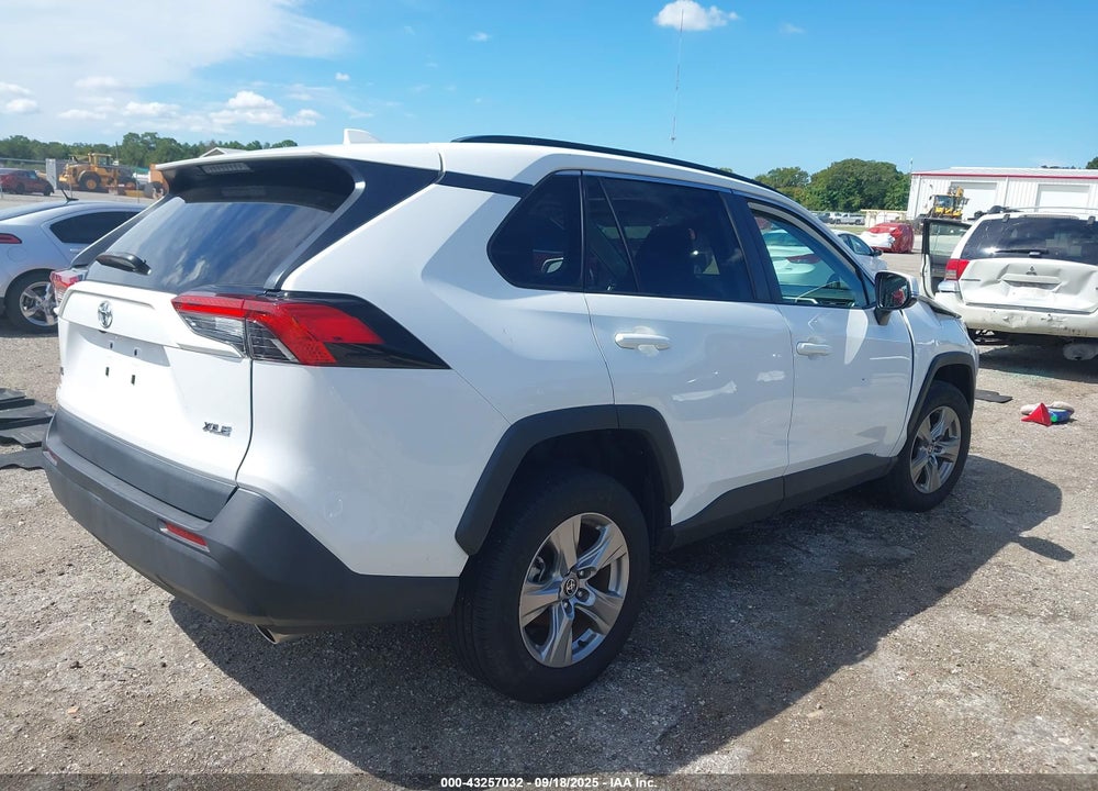 2022 TOYOTA RAV4 XLE VIN: 2T3W1RFV6NC205082