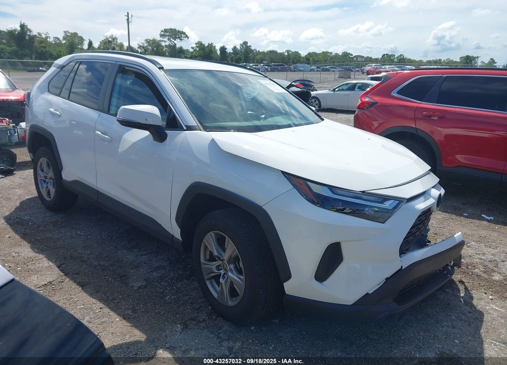 2022 TOYOTA RAV4 XLE VIN: 2T3W1RFV6NC205082