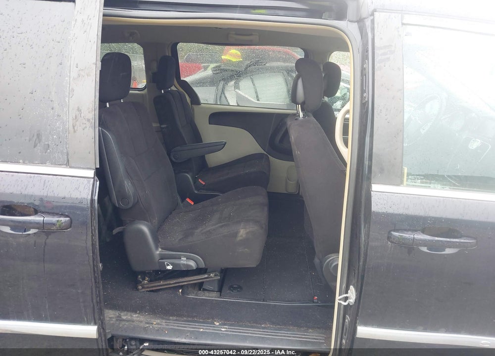 2011 CHRYSLER TOWN & COUNTRY TOURING VIN: 2A4RR5DG2BR607408