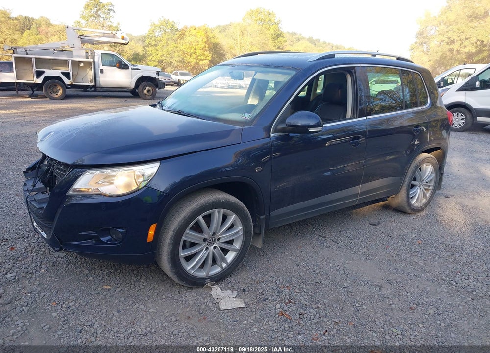 2011 VOLKSWAGEN TIGUAN VIN: WVGBV7AX8BW534048