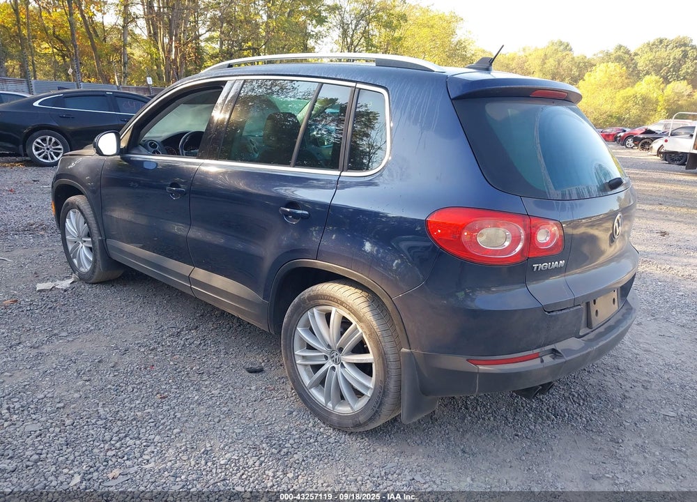 2011 VOLKSWAGEN TIGUAN VIN: WVGBV7AX8BW534048