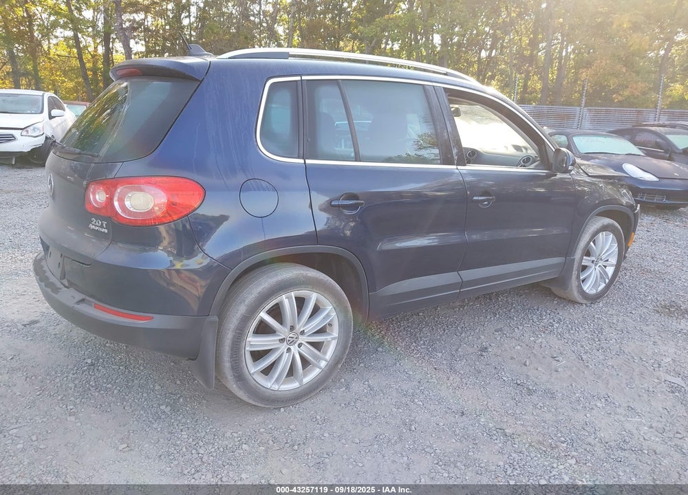 2011 VOLKSWAGEN TIGUAN VIN: WVGBV7AX8BW534048