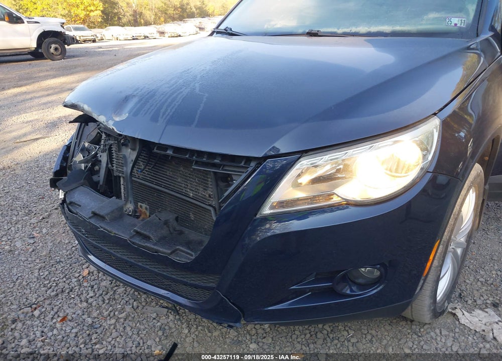 2011 VOLKSWAGEN TIGUAN VIN: WVGBV7AX8BW534048