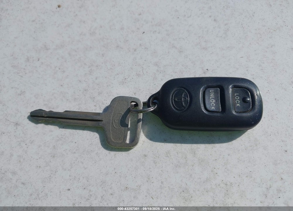 2001 TOYOTA CAMRY LE VIN: 4T1BG22K41U767984