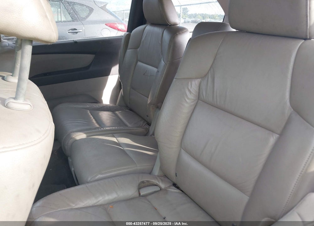 2011 HONDA ODYSSEY EX-L VIN: 5FNRL5H63BB077714