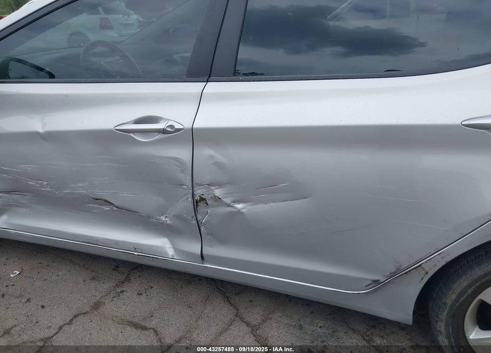 2013 HYUNDAI ELANTRA VIN: KMHDH4AEXDU985963