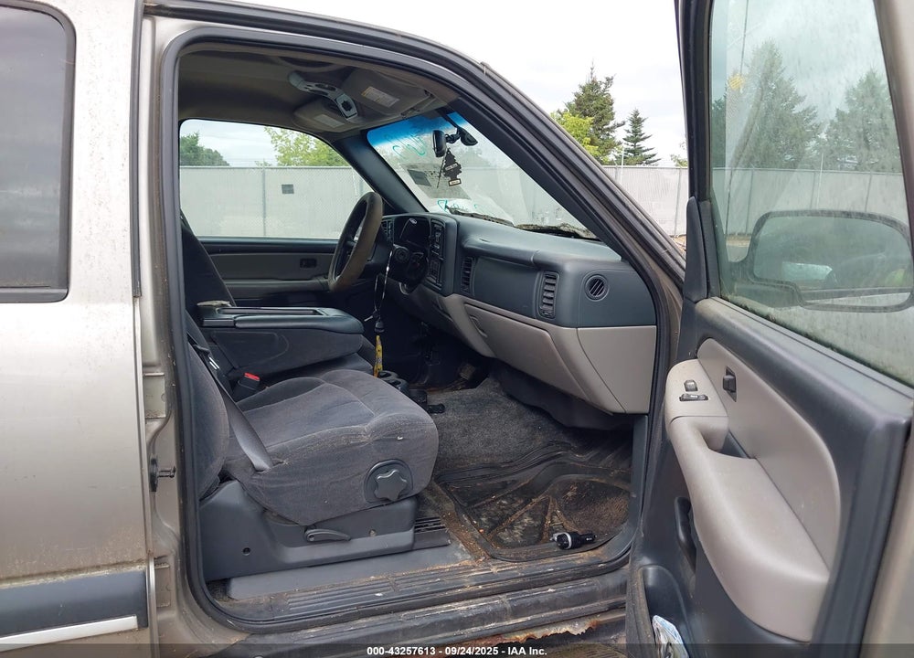 2001 CHEVROLET TAHOE LS VIN: 1GNEK13T01J312236