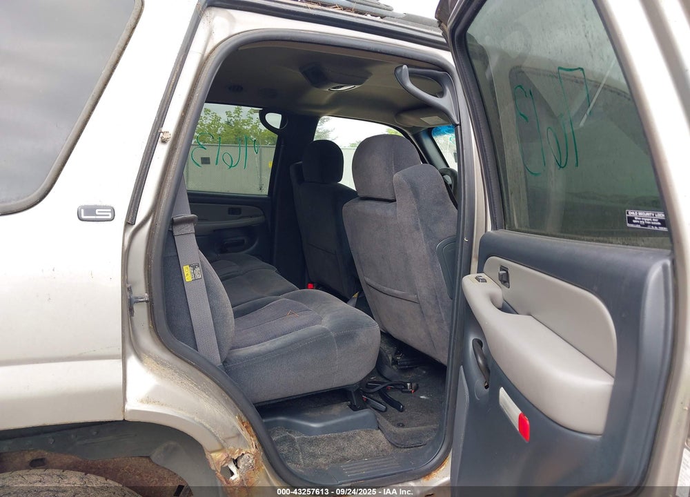 2001 CHEVROLET TAHOE LS VIN: 1GNEK13T01J312236