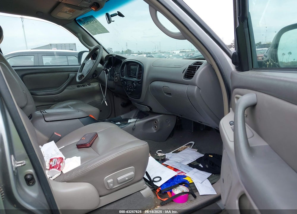 2004 TOYOTA SEQUOIA SR5 V8 VIN: 5TDZT34A04S207879