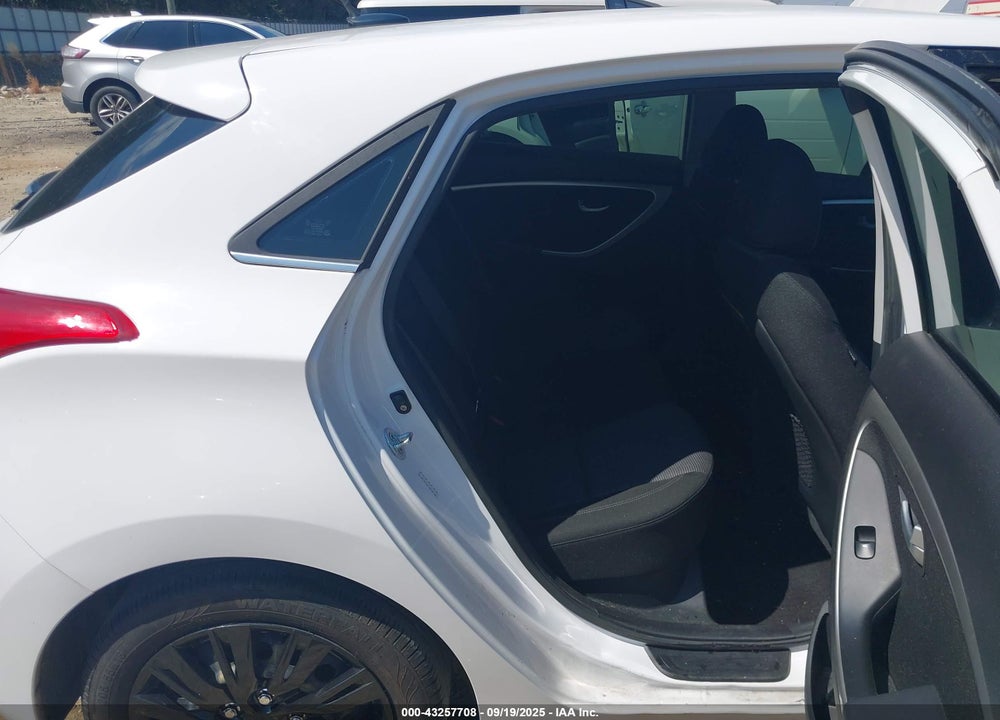 2016 HYUNDAI ELANTRA GT VIN: KMHD35LH4GU252968