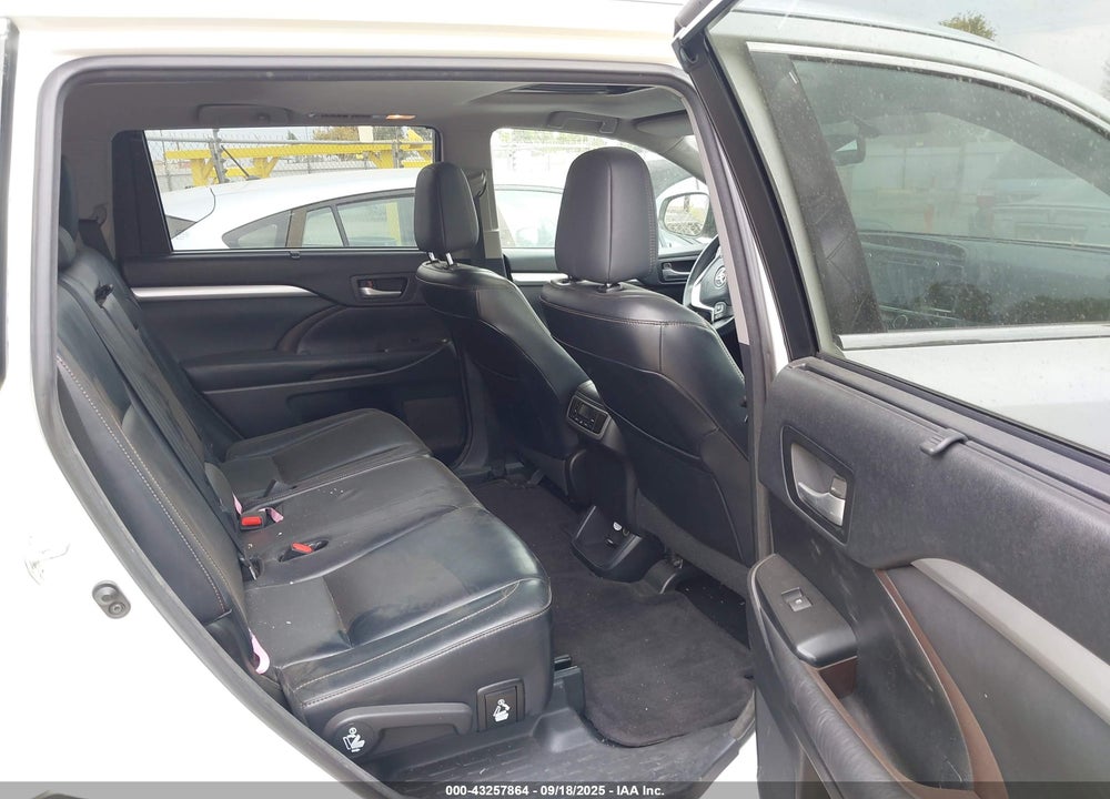 2015 TOYOTA HIGHLANDER VIN: 5TDJKRFH4FS209490