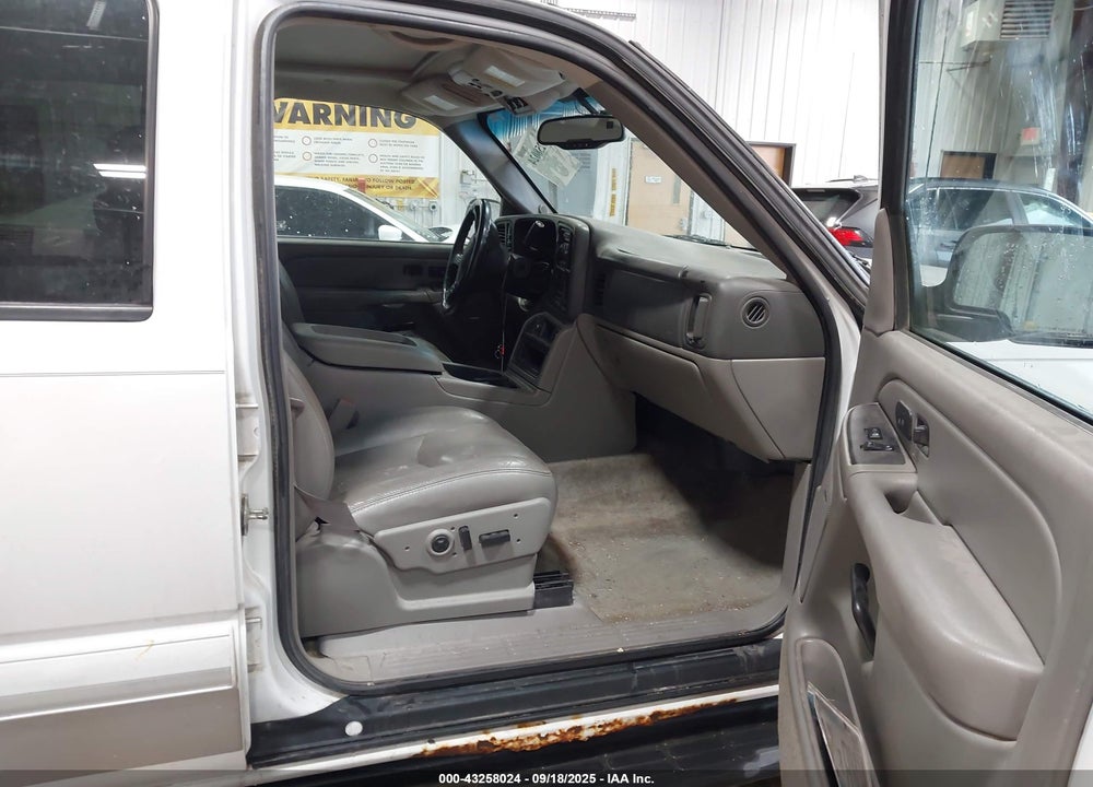 2004 CHEVROLET TAHOE LT VIN: 1GNEK13Z24J255692