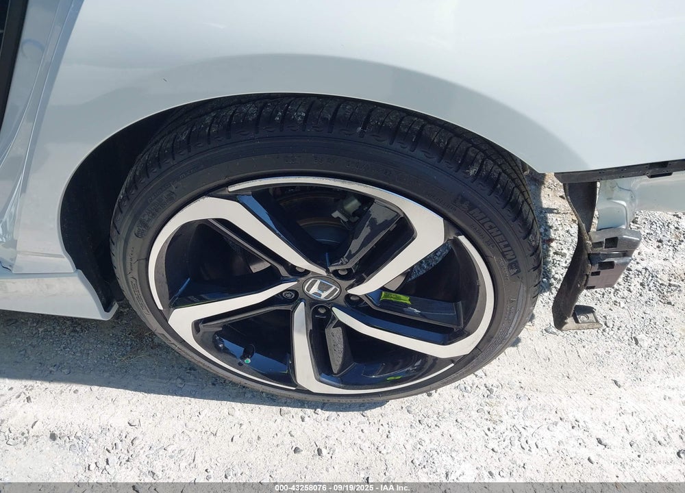 2022 HONDA ACCORD VIN: 1HGCV2F30NA021882