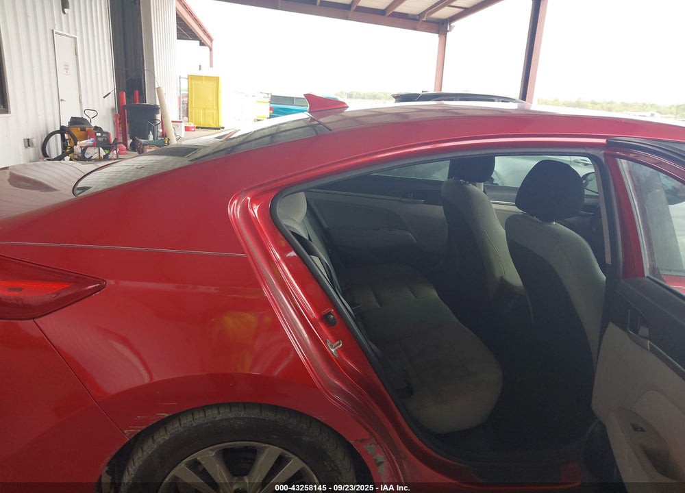 2017 HYUNDAI ELANTRA SE VIN: 5NPD84LF4HH085294