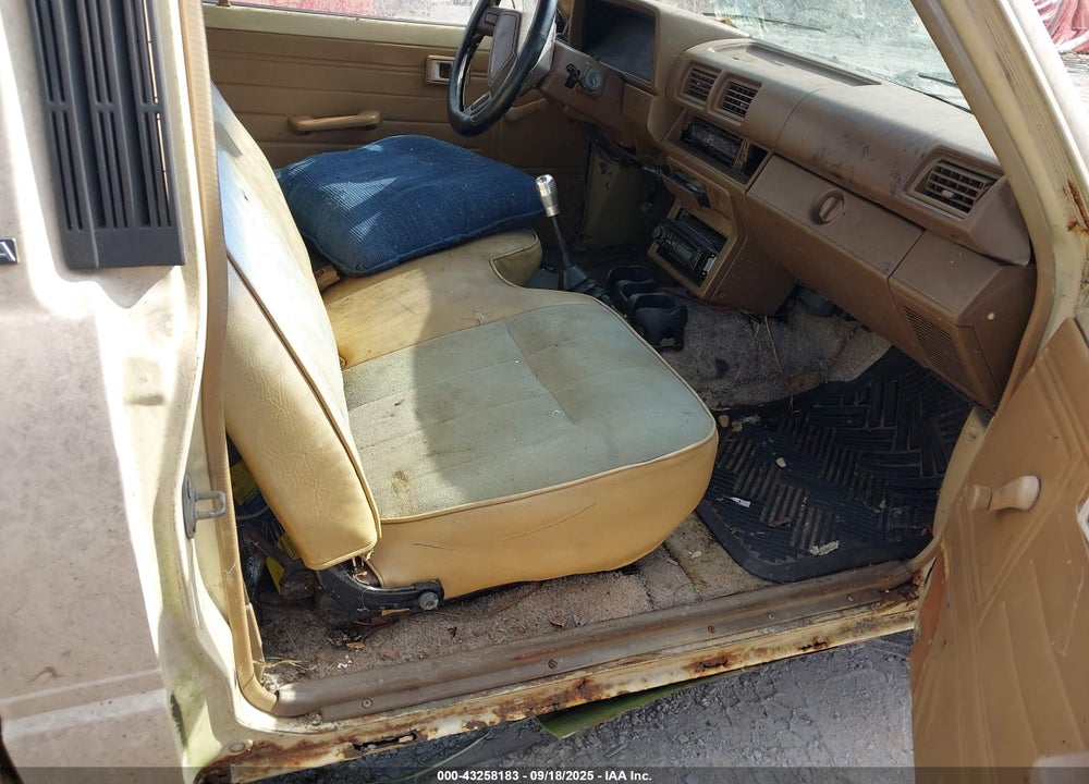 1987 TOYOTA PICKUP 1/2 TON RN50 VIN: JT4RN50RXH0279960