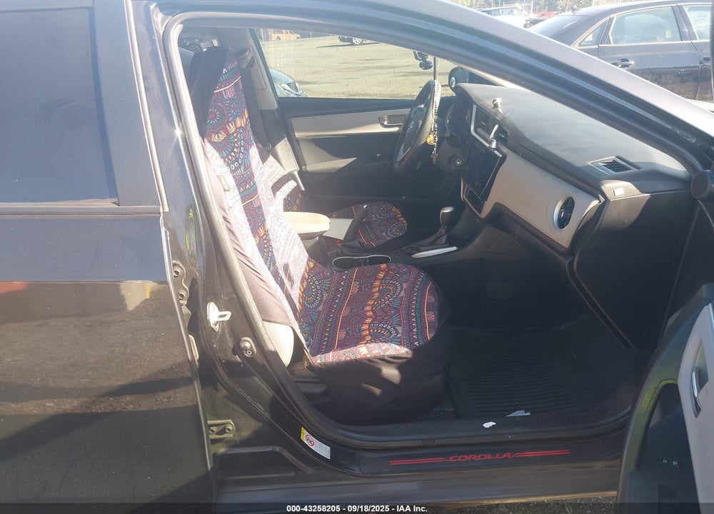 2018 TOYOTA COROLLA LE VIN: 2T1BURHE2JC040072