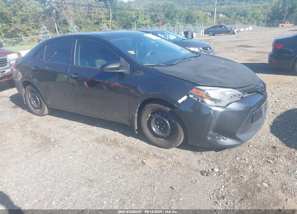 2018 TOYOTA COROLLA LE VIN: 2T1BURHE2JC040072