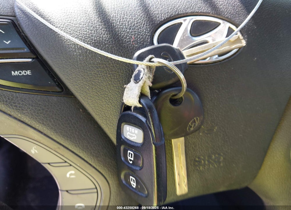 2011 HYUNDAI SONATA VIN: 5NPEB4AC0BH197757