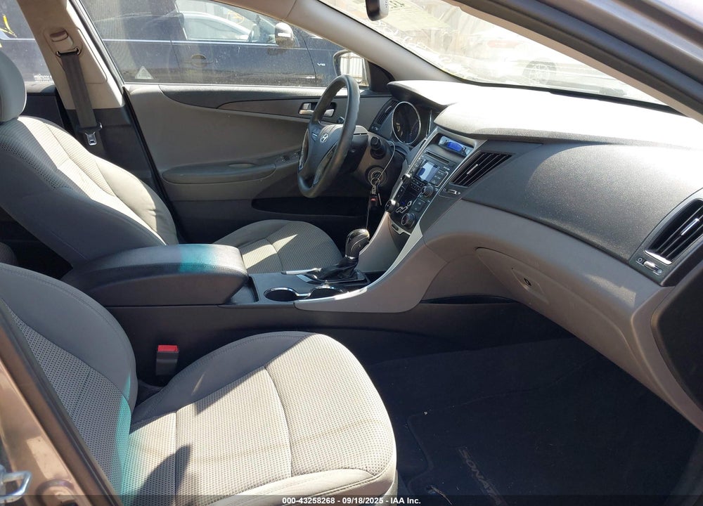 2011 HYUNDAI SONATA VIN: 5NPEB4AC0BH197757