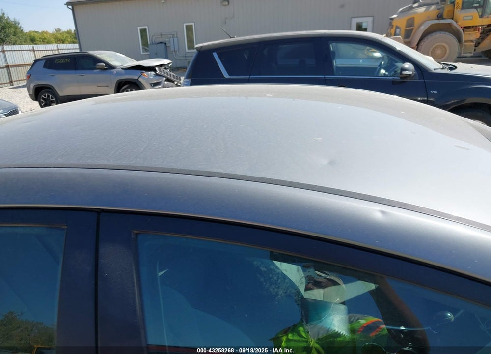 2011 HYUNDAI SONATA VIN: 5NPEB4AC0BH197757