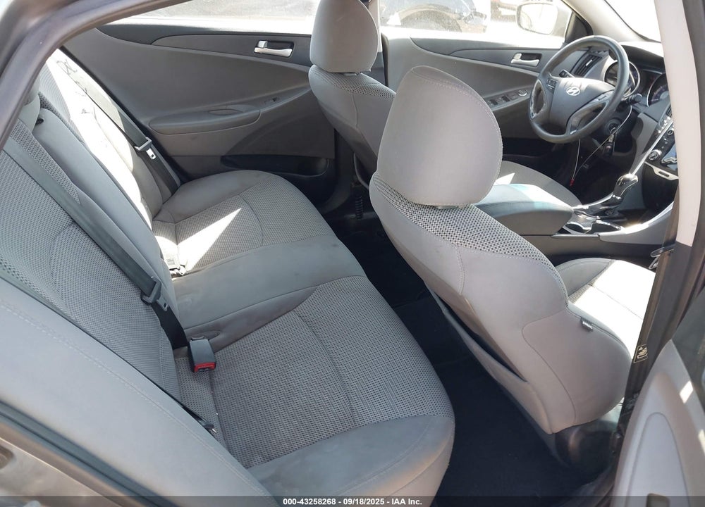 2011 HYUNDAI SONATA VIN: 5NPEB4AC0BH197757