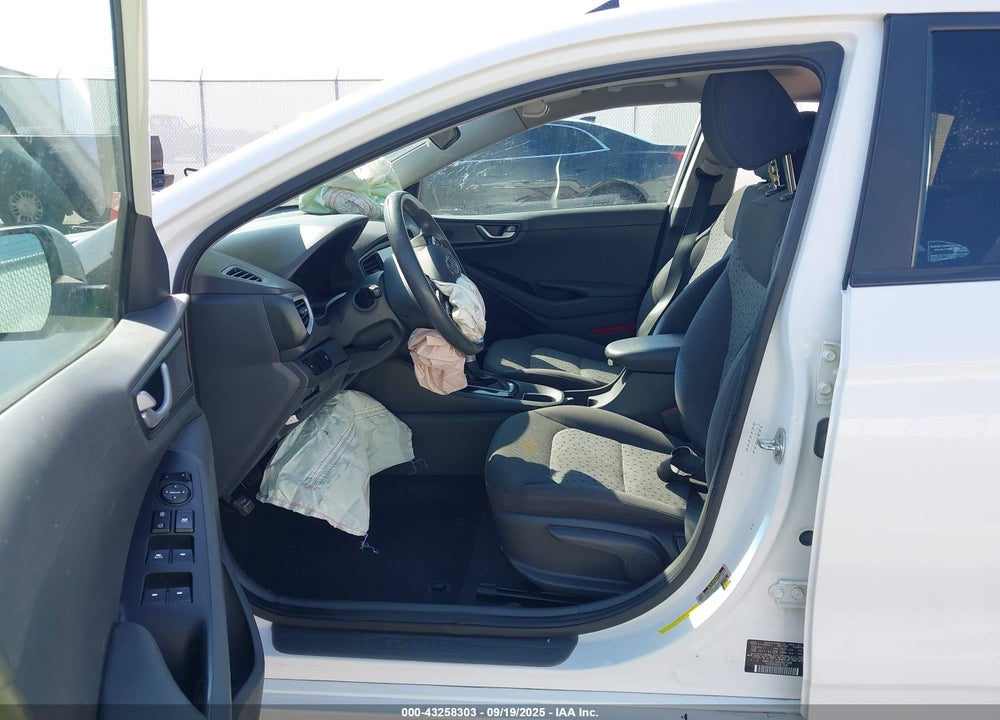 2017 HYUNDAI IONIQ HYBRID BLUE VIN: KMHC65LC8HU027008