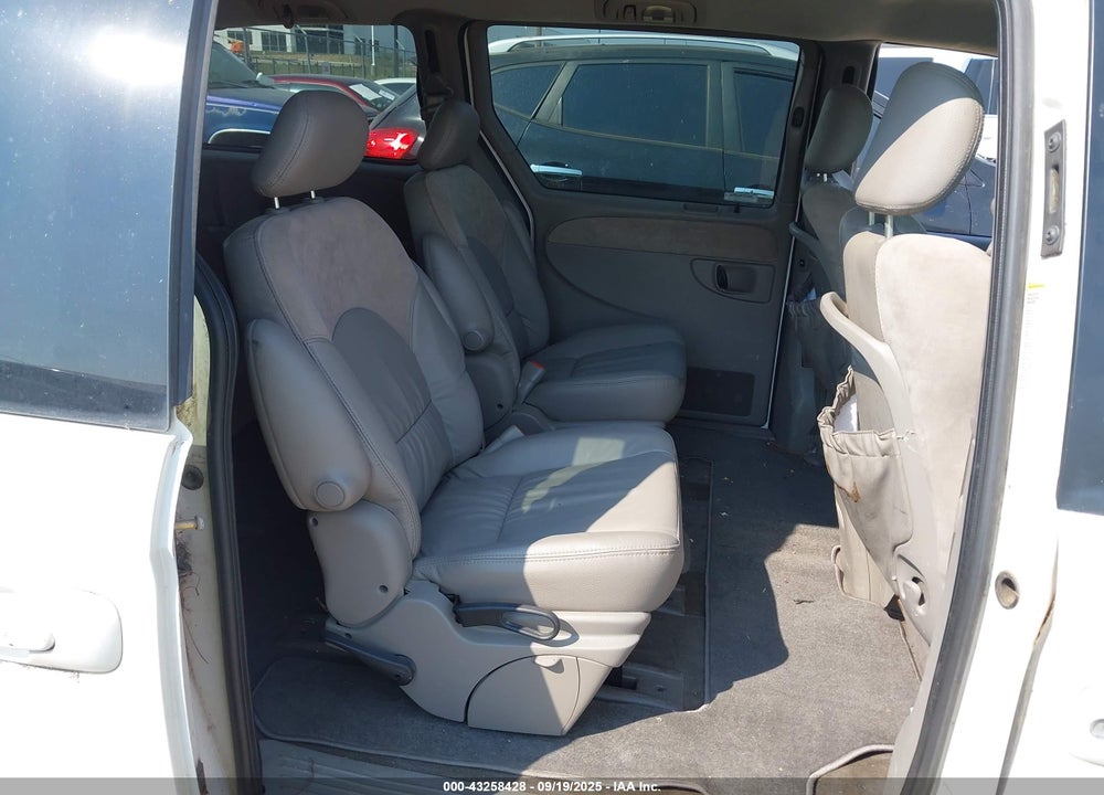 2002 CHRYSLER TOWN & COUNTRY LIMITED VIN: 2C8GP64L22R503893