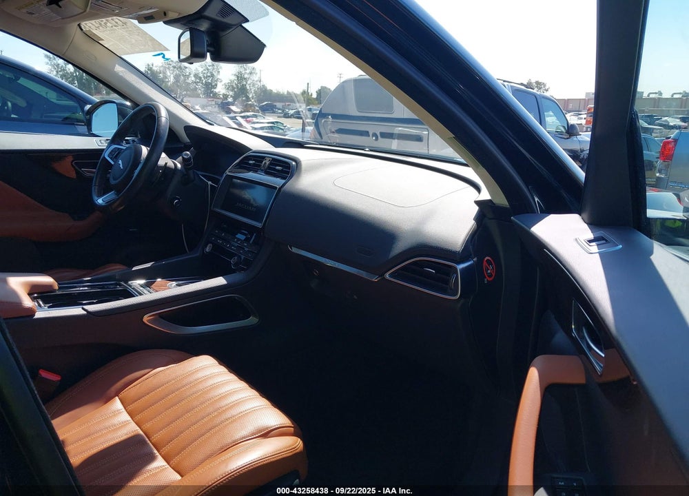 2018 JAGUAR F-PACE VIN: SADCN2GX5JA320024