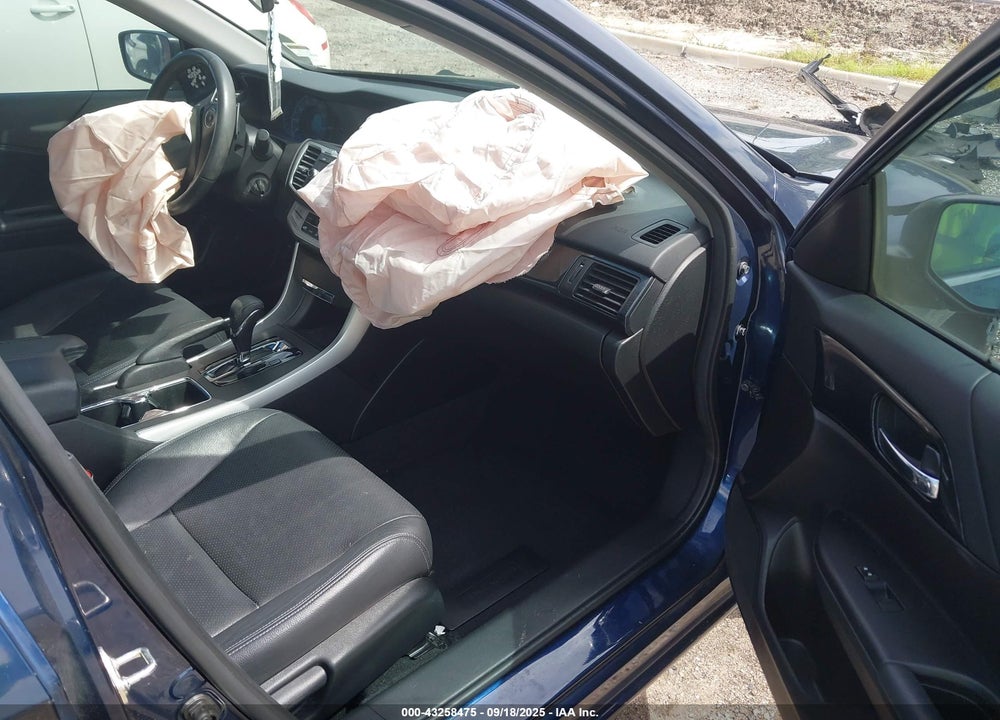 2015 HONDA ACCORD VIN: 1HGCR2F51FA161592