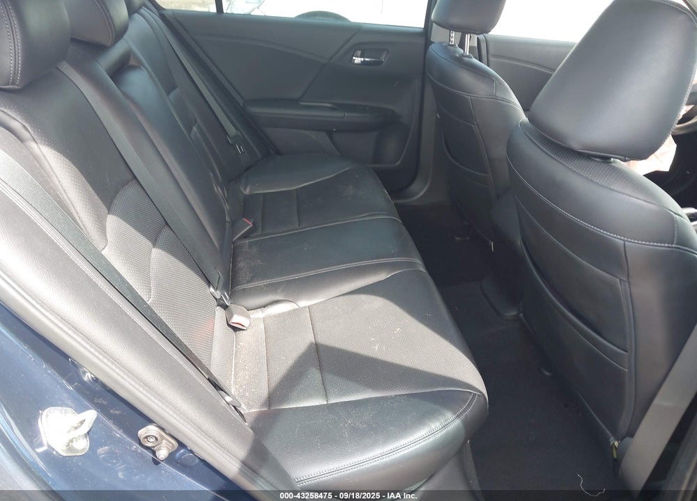 2015 HONDA ACCORD VIN: 1HGCR2F51FA161592