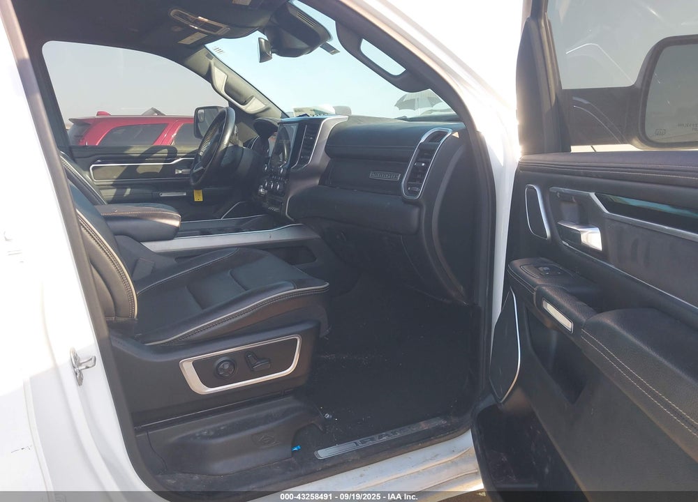 2021 RAM 1500 LAIE  4X4 5'7 BOX VIN: 1C6SRFJT4MN576054