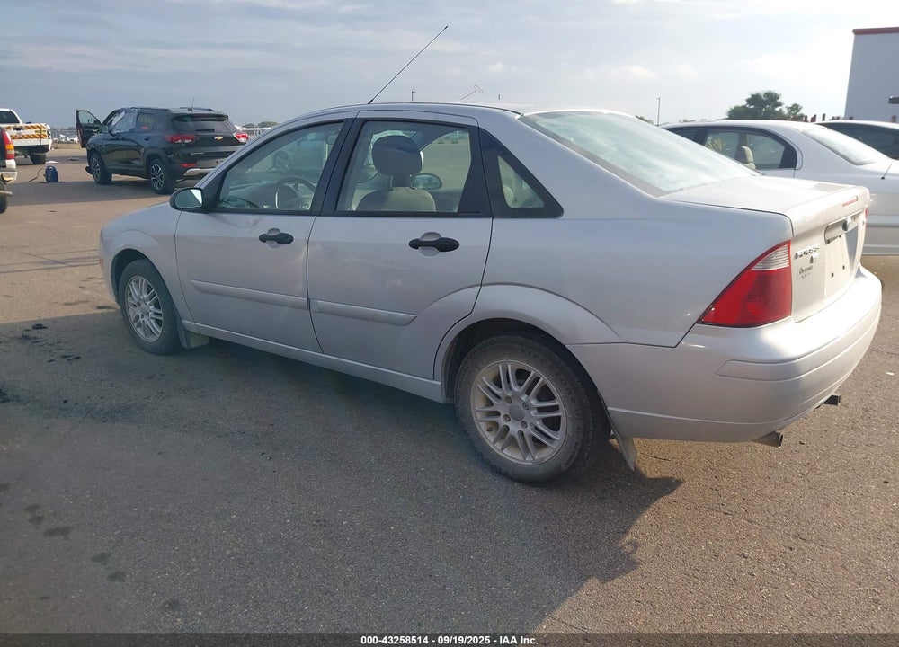 2005 FORD FOCUS ZX4 VIN: 1FAFP34N85W150073