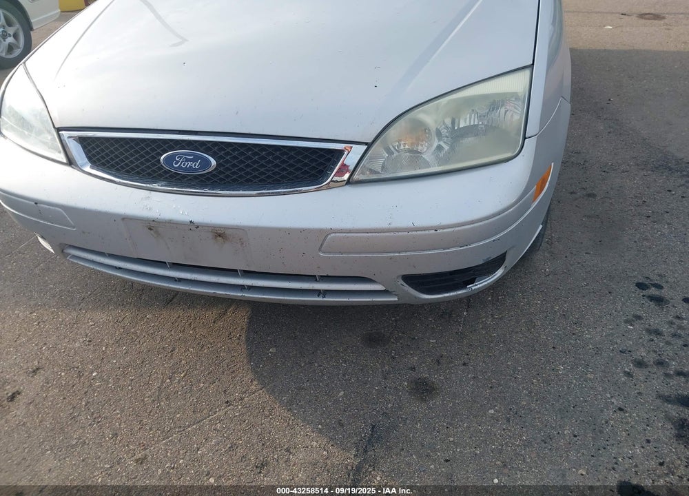2005 FORD FOCUS ZX4 VIN: 1FAFP34N85W150073
