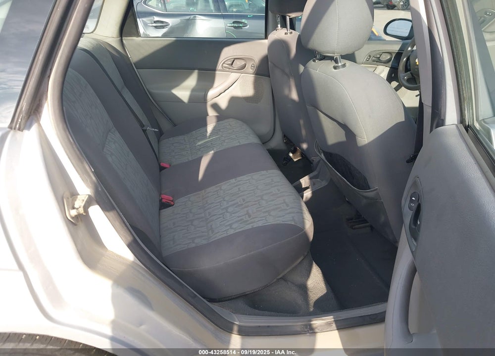 2005 FORD FOCUS ZX4 VIN: 1FAFP34N85W150073
