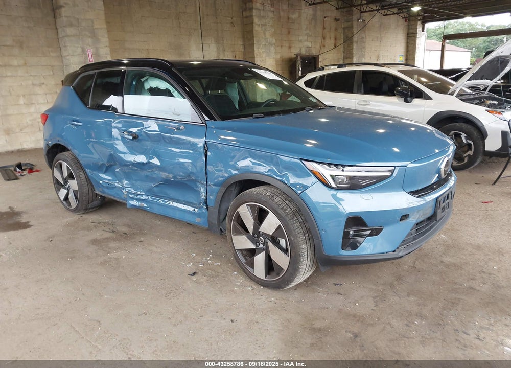 2023 VOLVO XC40 RECHARGE PURE ELECTRIC TWIN ULTIMATE VIN: YV4ED3UM3P2089275