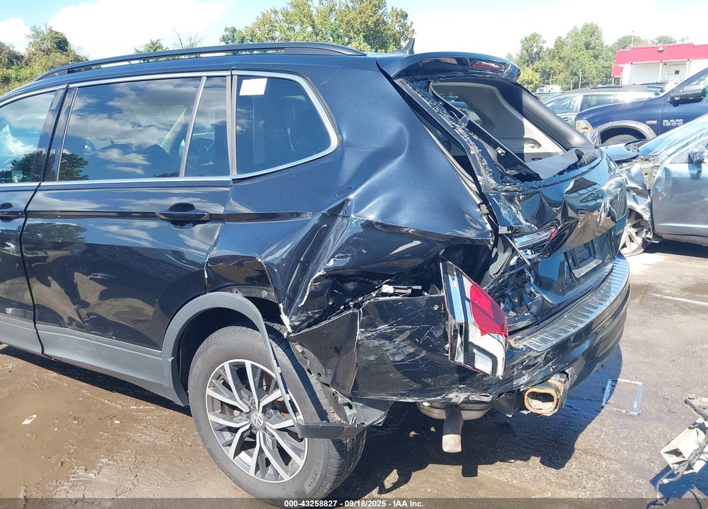 2019 VOLKSWAGEN TIGUAN VIN: 3VV2B7AX9KM174299