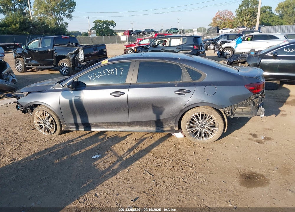 2022 KIA FORTE GT LINE VIN: 3KPF54AD2NE484532