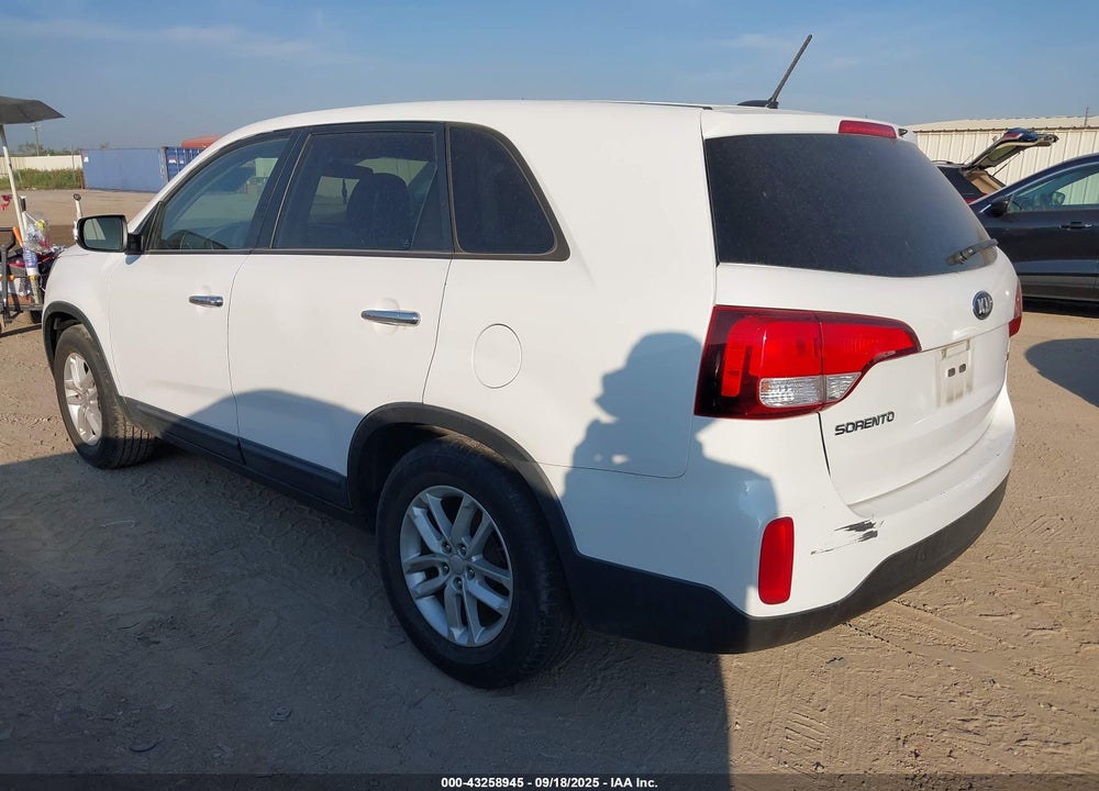 2014 KIA SORENTO LX VIN: 5XYKT3A63EG515290